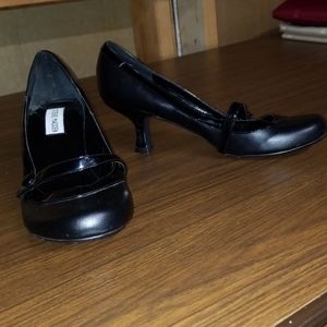 Women's dress shoe